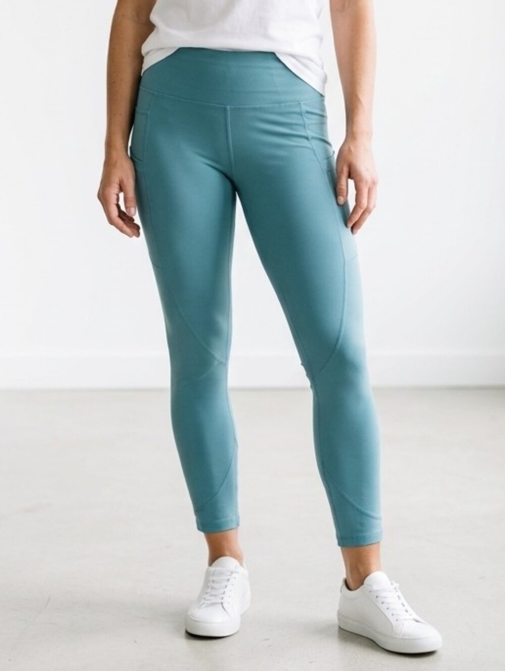 ZYIA Light N Tight High-Rise Cropped 7/8 Athletic Leggings in Teal Blue